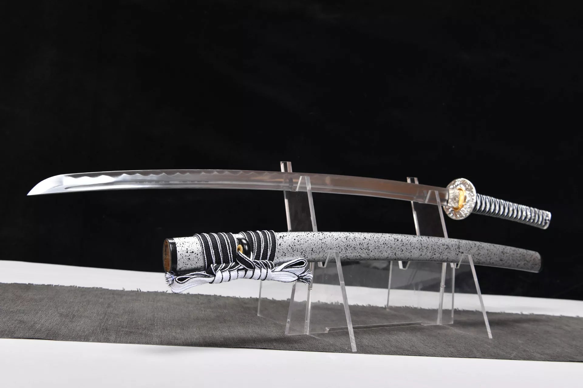 26-inch High Performance Makeup Research Samurai Sword - Silver Dragon Fighting Sword