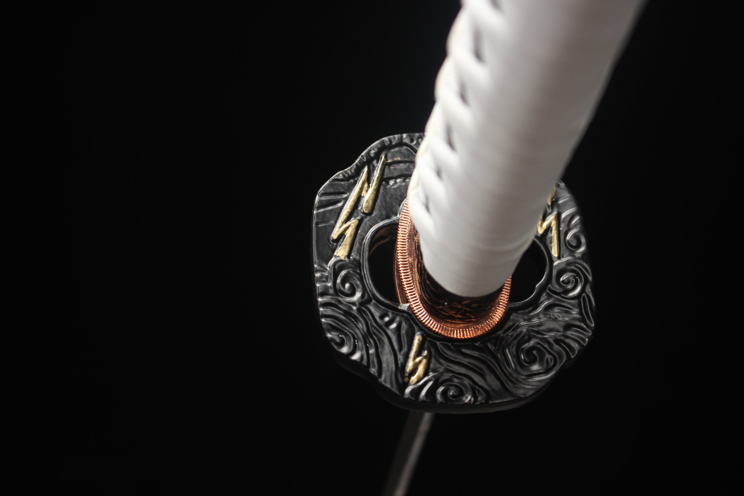 Game and animation peripheral series - handmade version of T10 steel burning blade fully ground zinc alloy knife set Ghost of Tsushima (short version