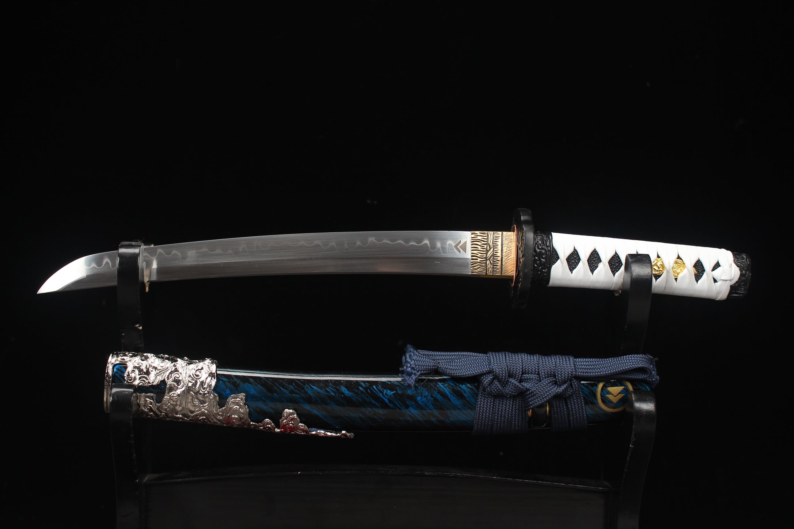 Game and animation peripheral series - handmade version of T10 steel burning blade fully ground zinc alloy knife set Ghost of Tsushima (short version