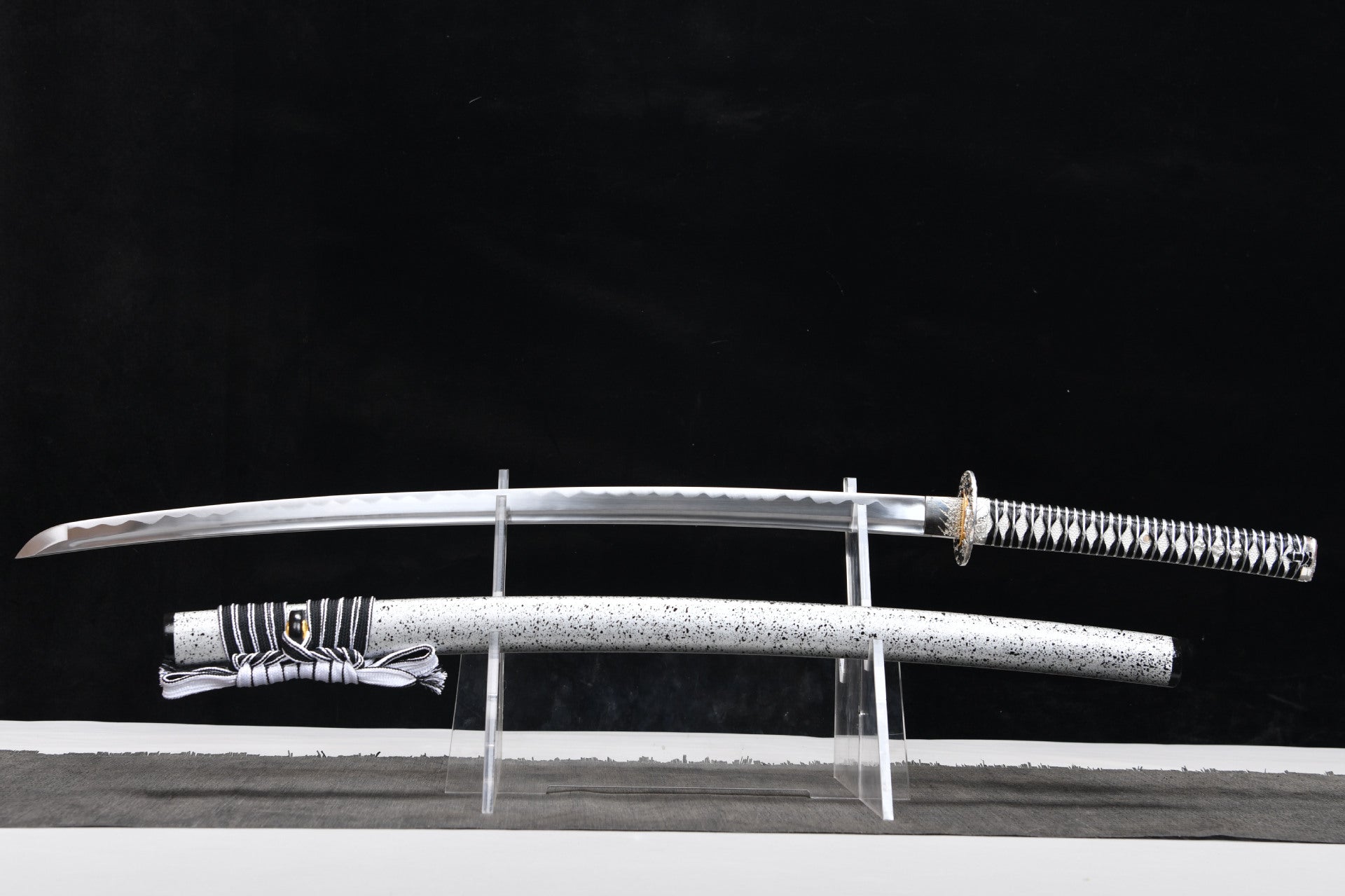 26-inch High Performance Makeup Research Samurai Sword - Silver Dragon Fighting Sword