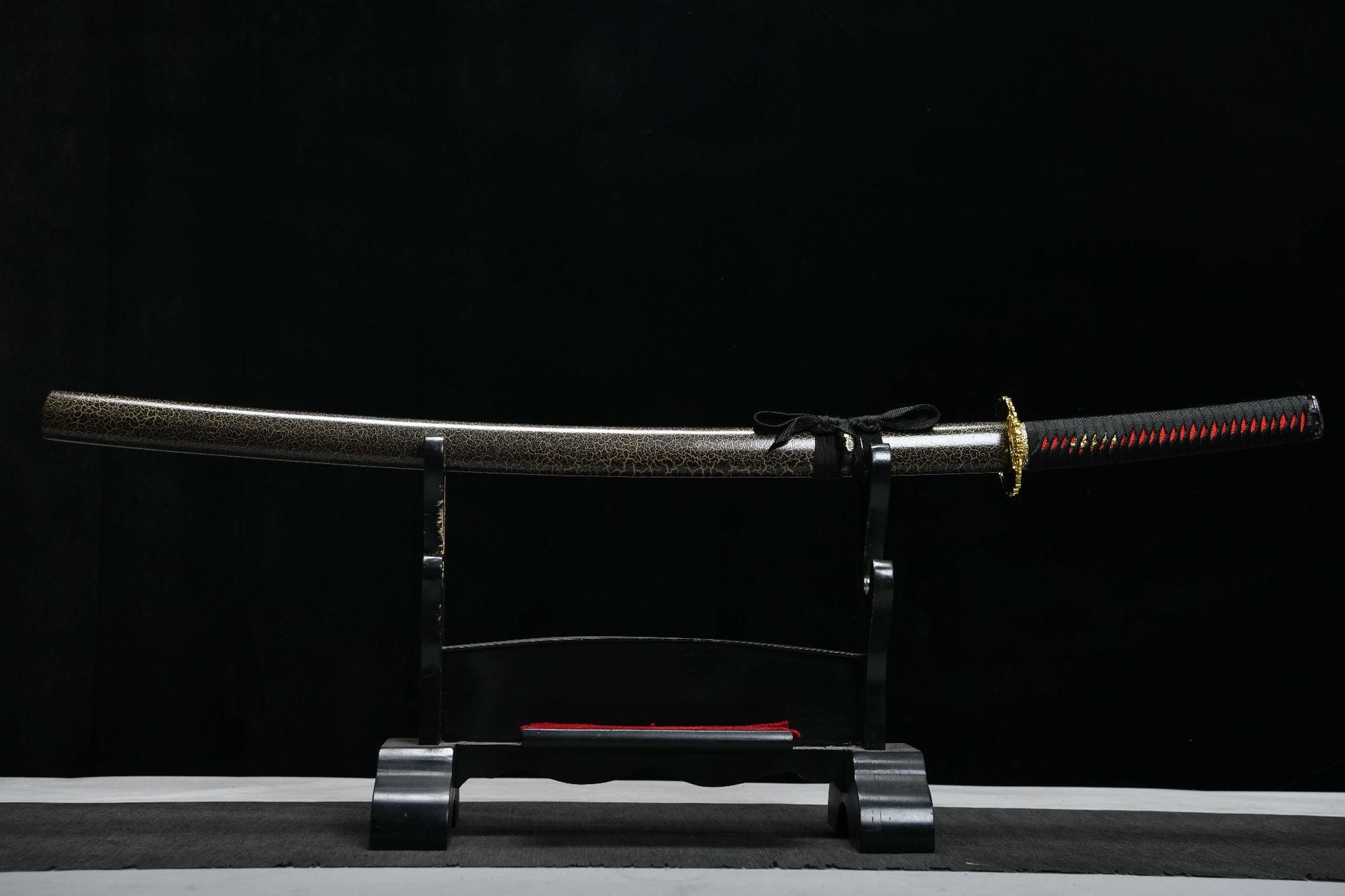 Chrysanthemum-patterned sword