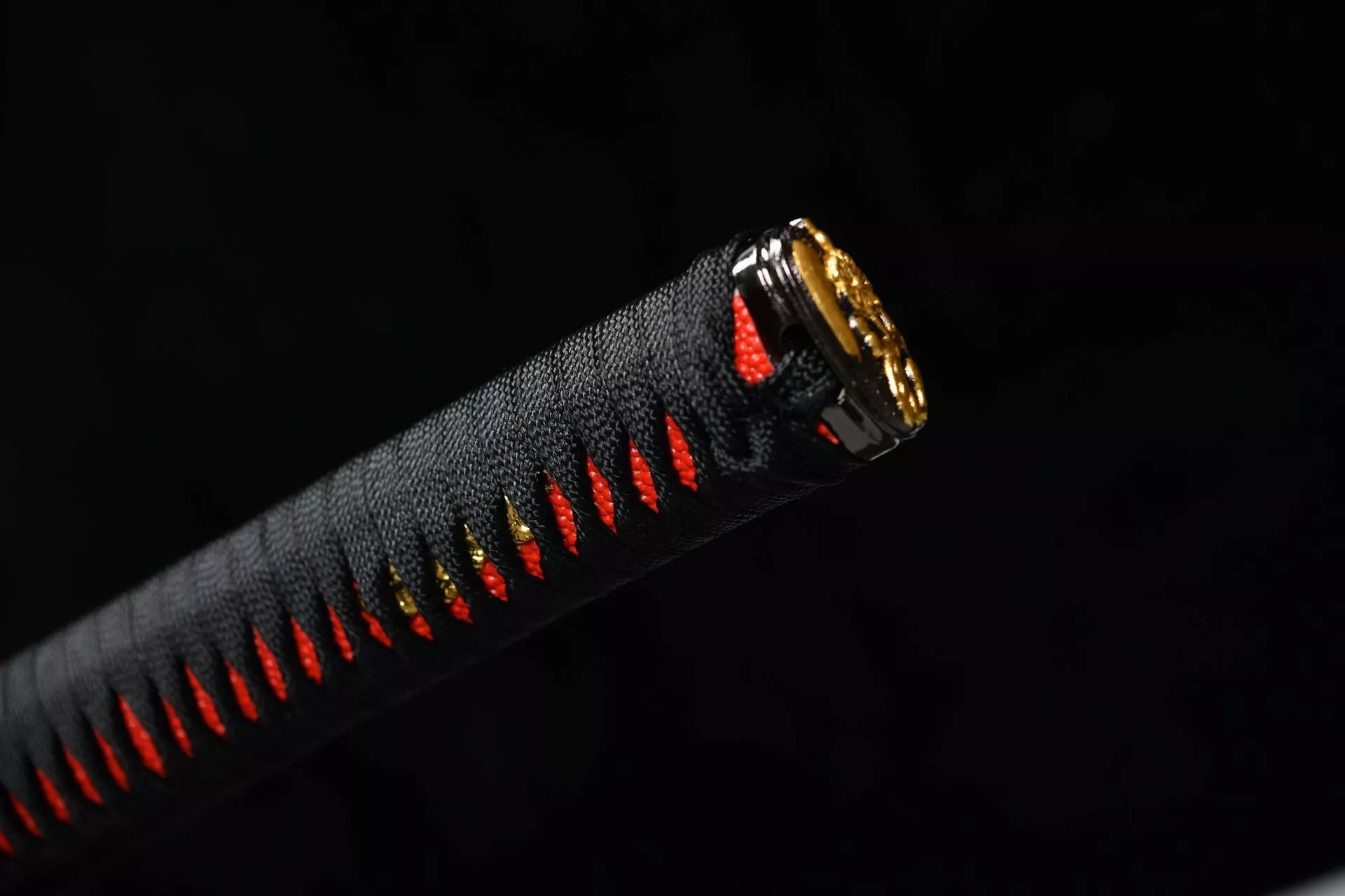 Chrysanthemum-patterned sword