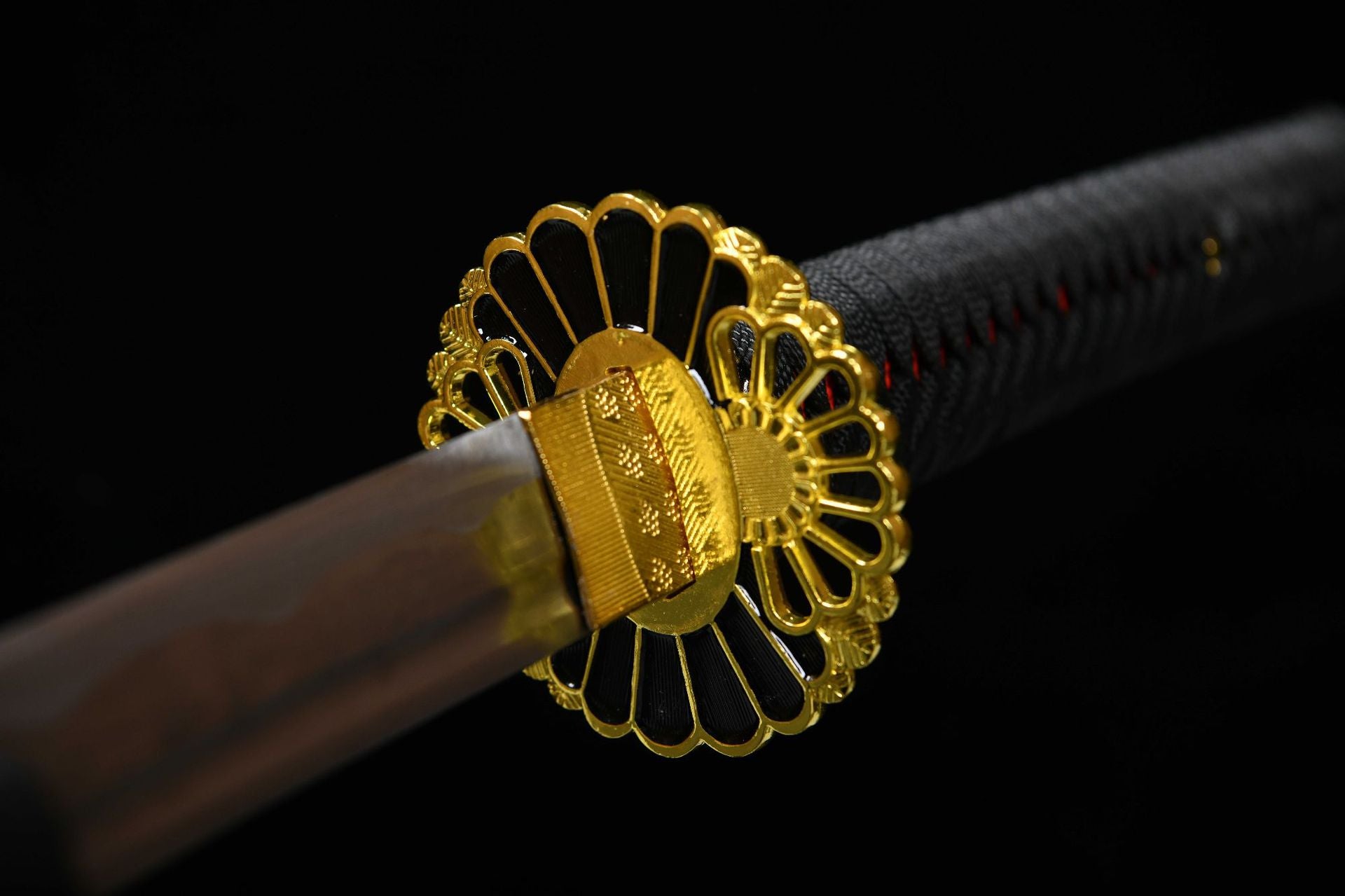 Chrysanthemum-patterned sword