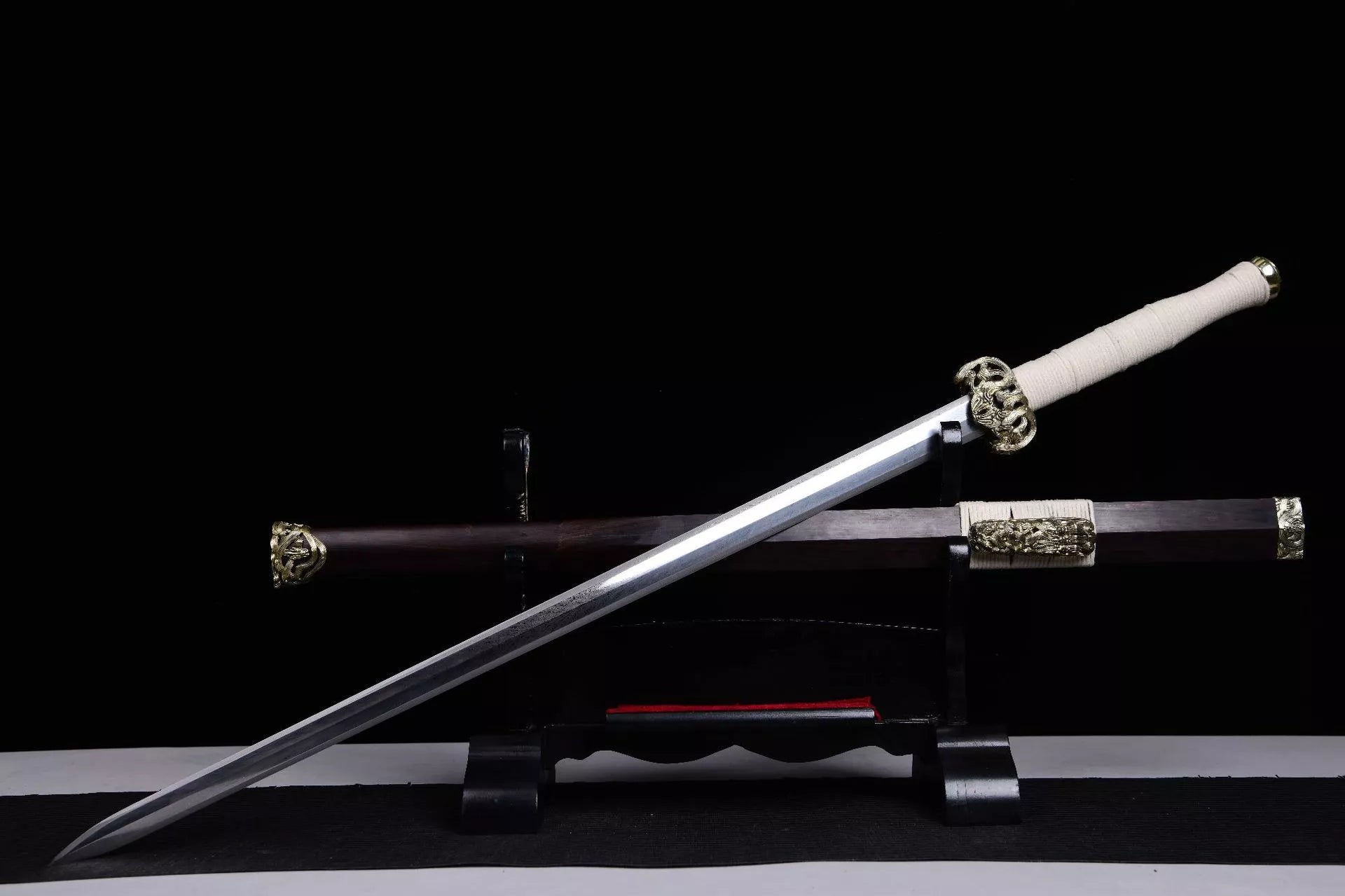 2360 New 28-inch Feather Patterned Patterned Steel Han Sword - Golem Sword