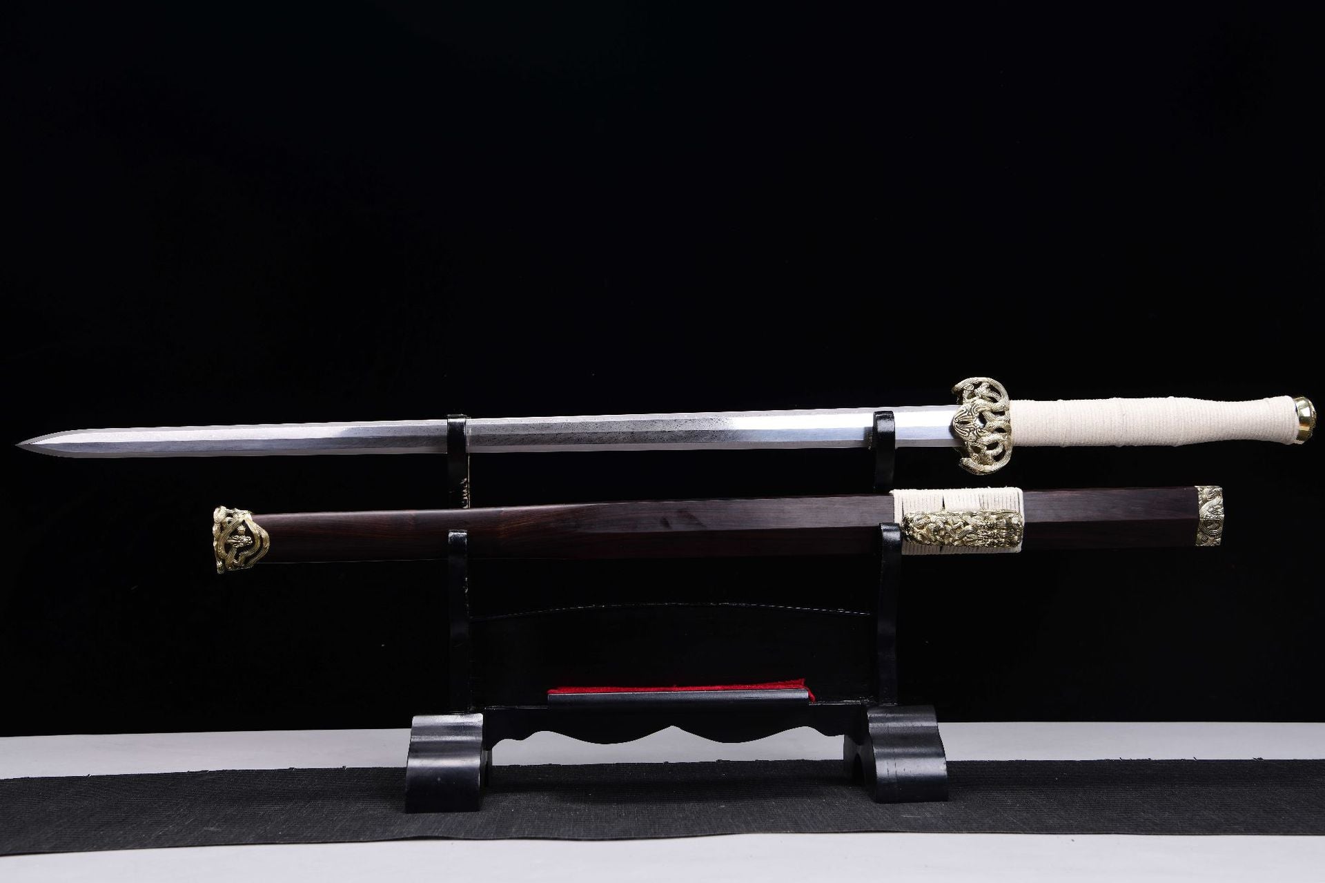 2360 New 28-inch Feather Patterned Patterned Steel Han Sword - Golem Sword