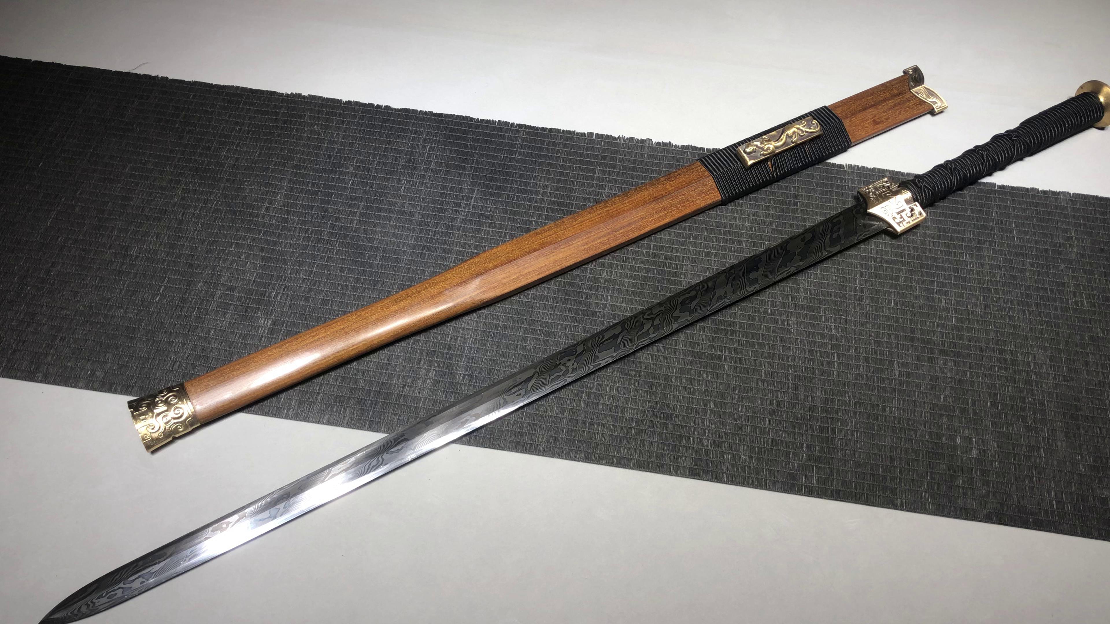 1160 New Handmade Long 28-inch Damascus Steel Eight-Faced Han Sword - Classic Chi-Dragon Han Sword