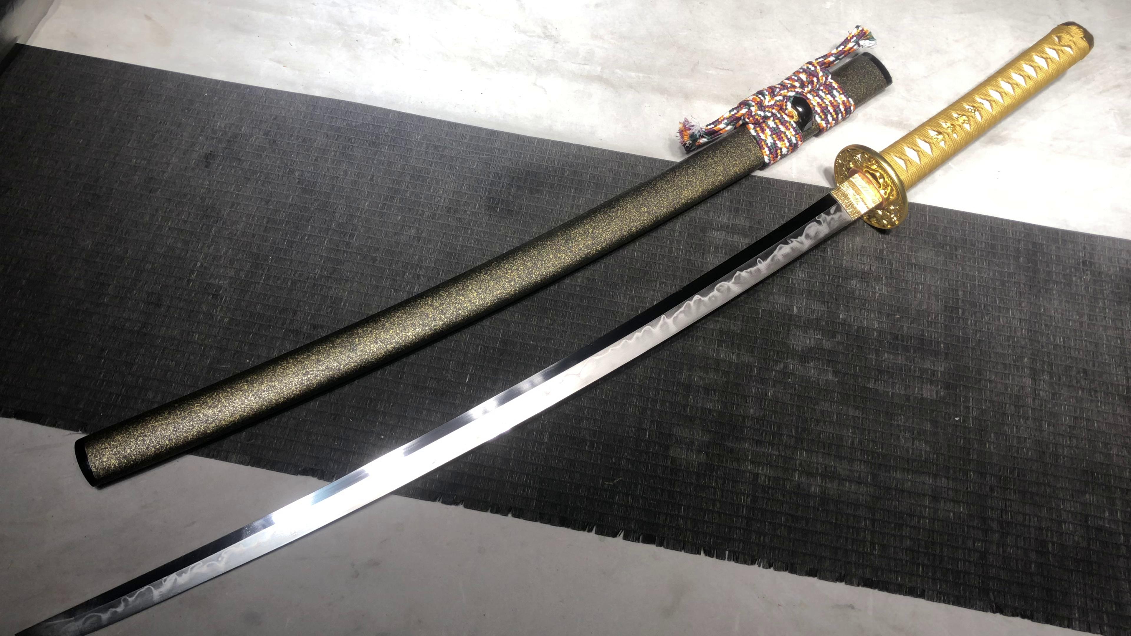 1060 New Handmade Long 26-inch Pure Copper Gold Mounted T10 Tingko Yaki Sanshiken Samurai Sword - Plum Blossom Ryuta Sword (Gold Plated)