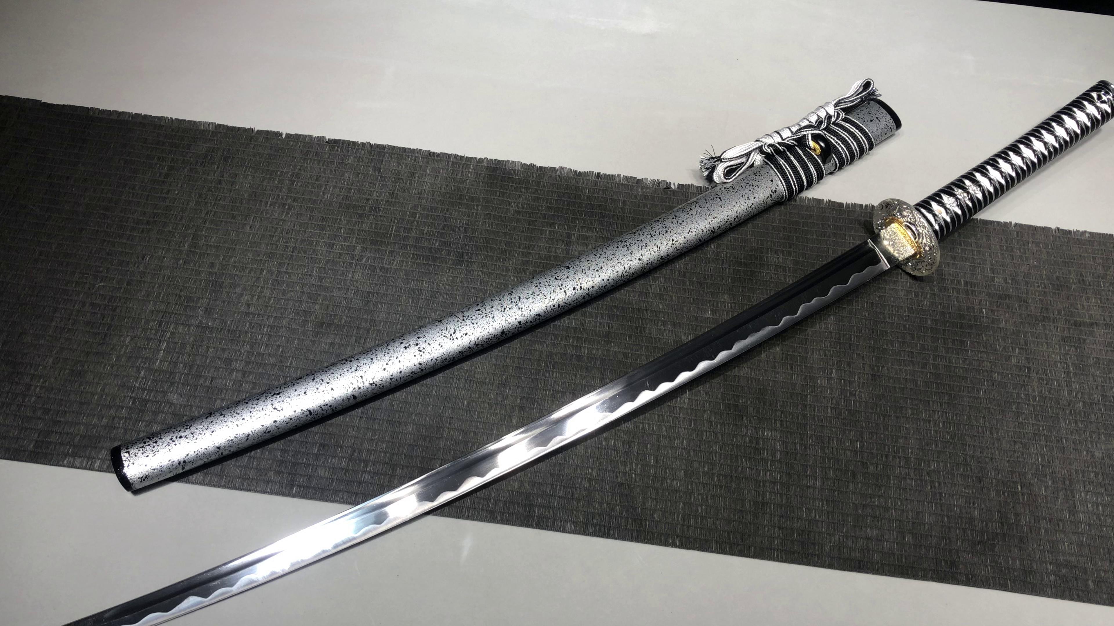 26-inch High Performance Makeup Research Samurai Sword - Silver Dragon Fighting Sword