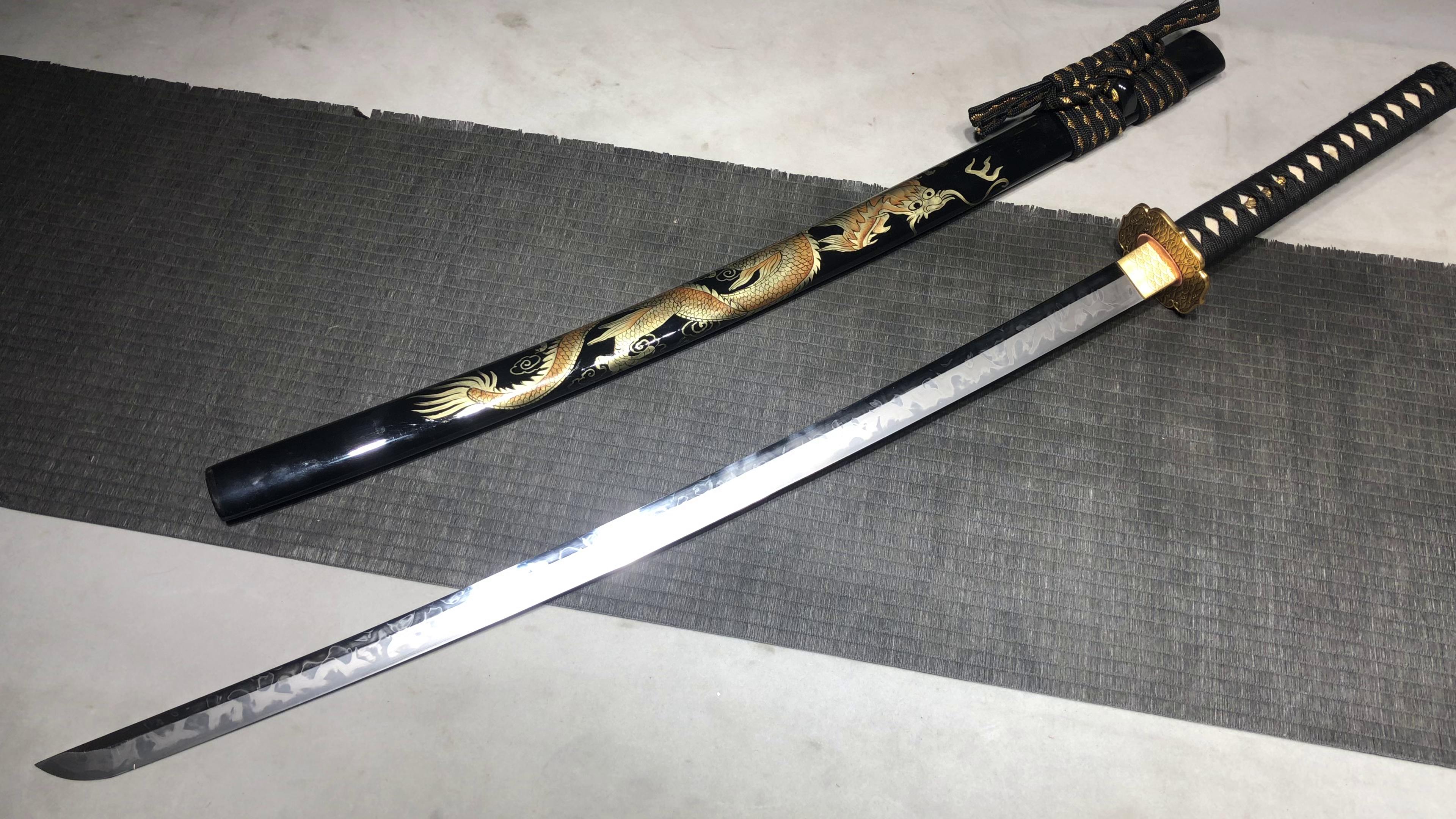 26-inch T10 Steel Sword - Maki-e Golden Dragon Sword