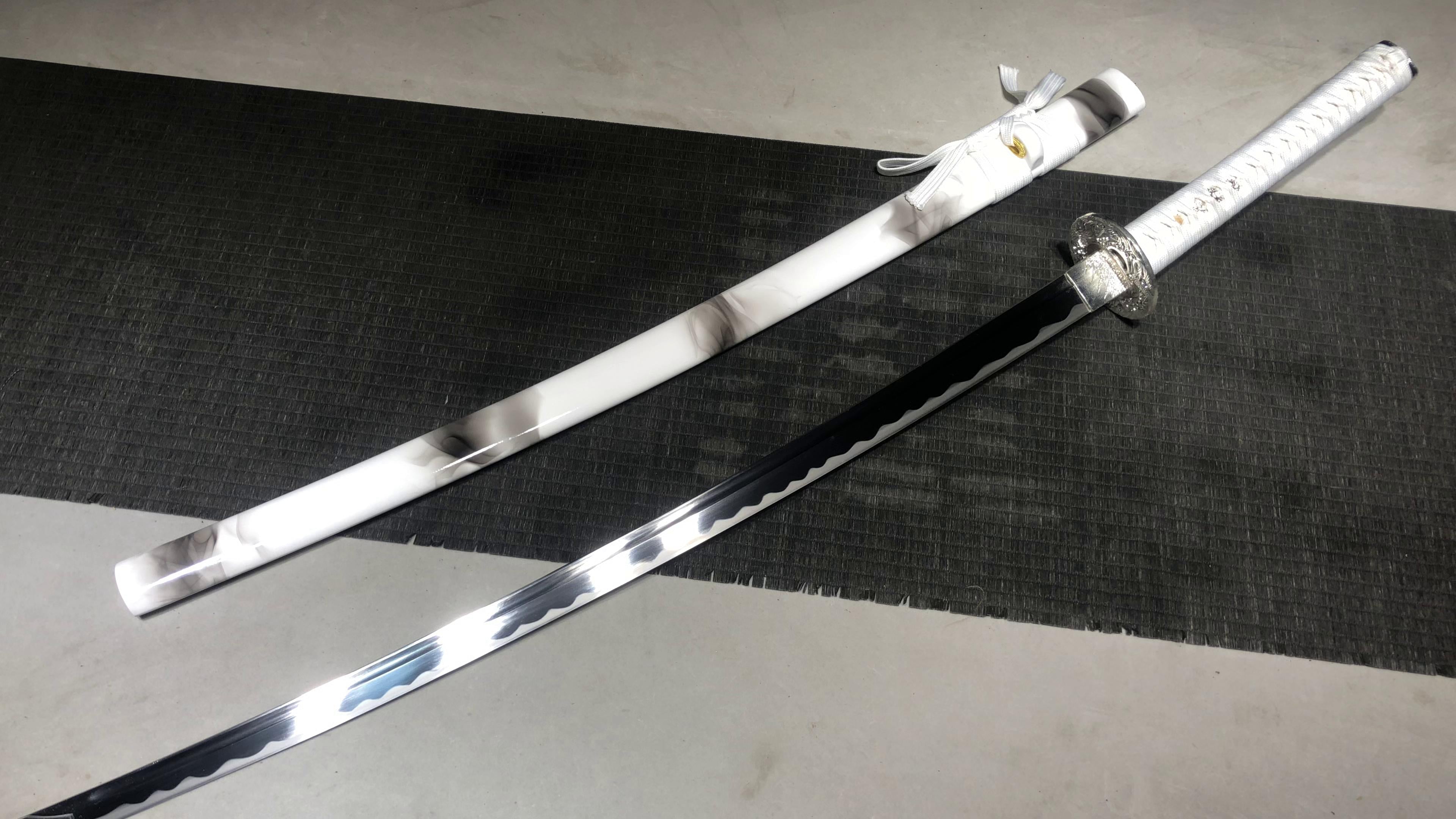 600 New Handmade Long 26-inch High Manganese Steel Makeup Research Samurai Sword - Silver Sea Dragon Fighting Sword