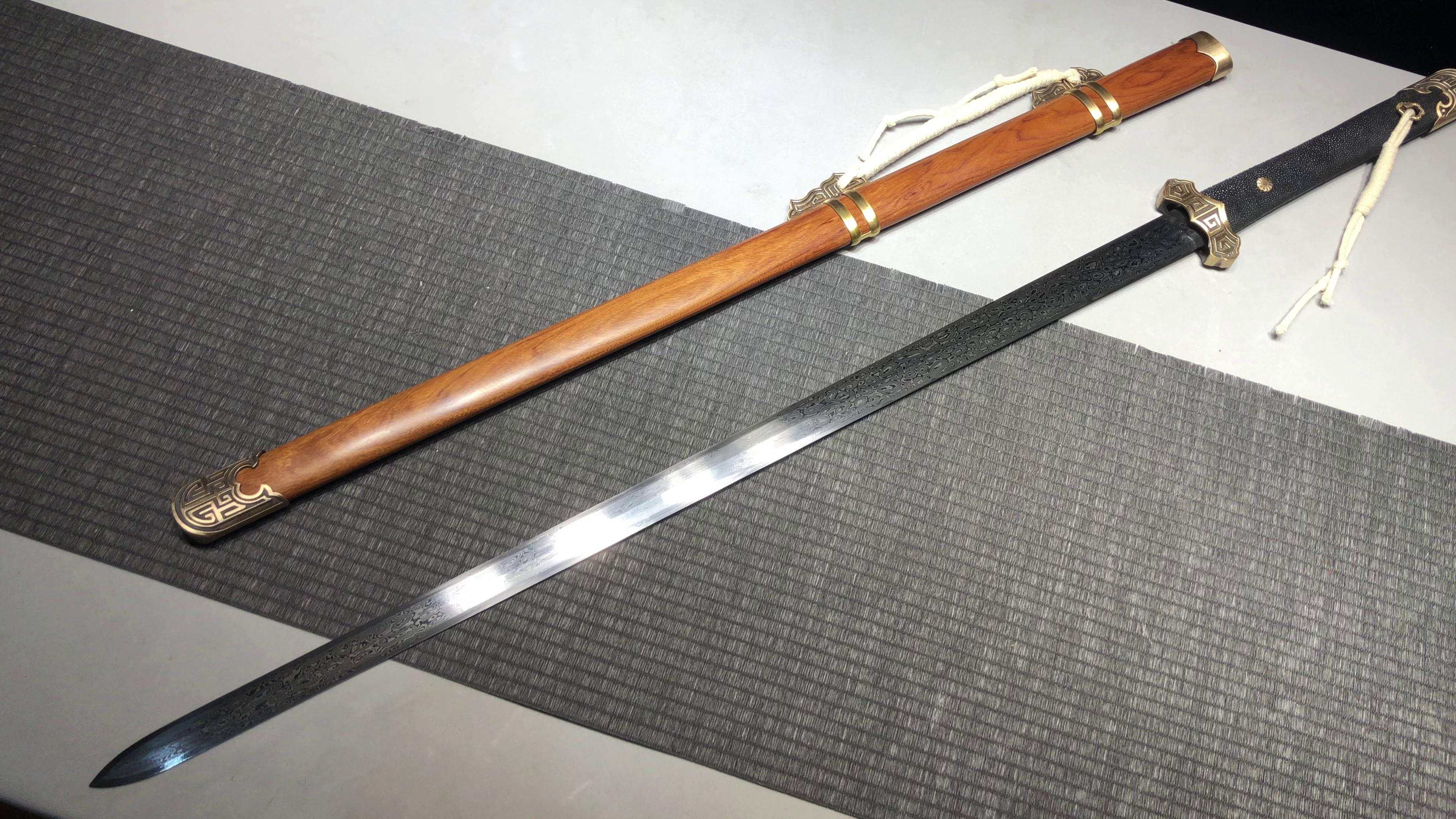 1360 New Handmade Long 28-inch Patterned Steel Clip Steel Tang Sword--Returned Tang Sword (Fishskin Hilt)