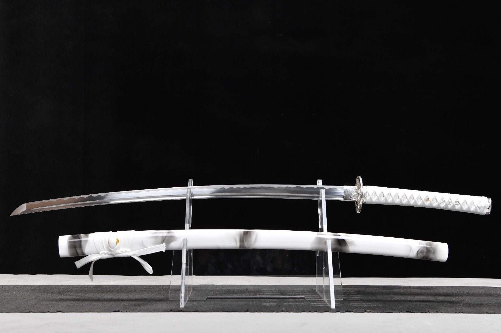 26-inch Long High-Manganese Steel Katana - Silver Sea Dragon Uchiha