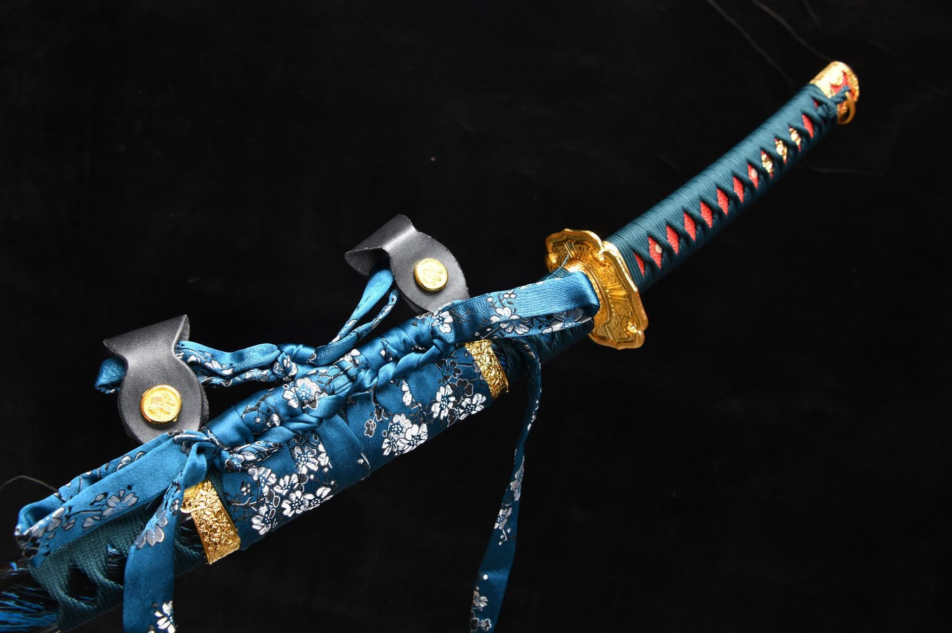New handcrafted long 26-inch high manganese steel tachi - Chrysanthemum pattern tachi