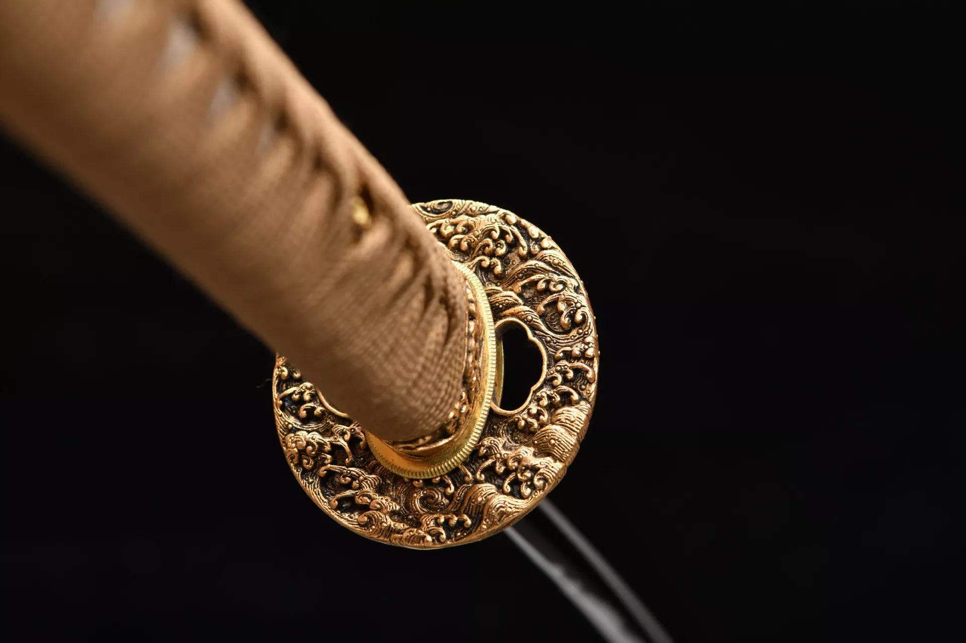 1120 New Handmade Long Gilt Mounted 26-inch High Manganese Steel Roasted Purple Samurai Sword - Golden Sea Wave Beating Sword (Cool Black Edition)