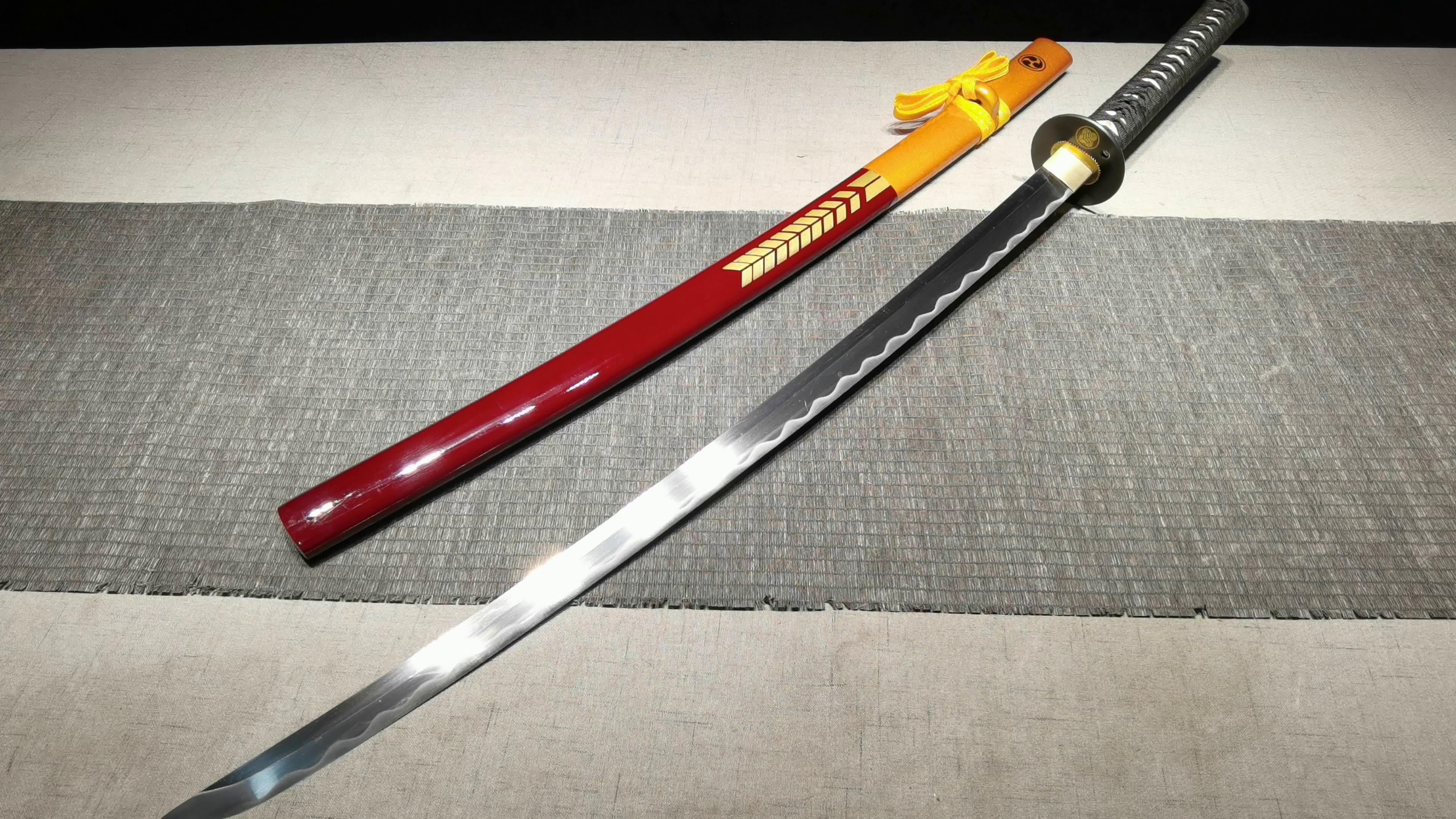 540 Long 26 New Fighting Sword Samurai Sword - Family Emblem Fighting Sword