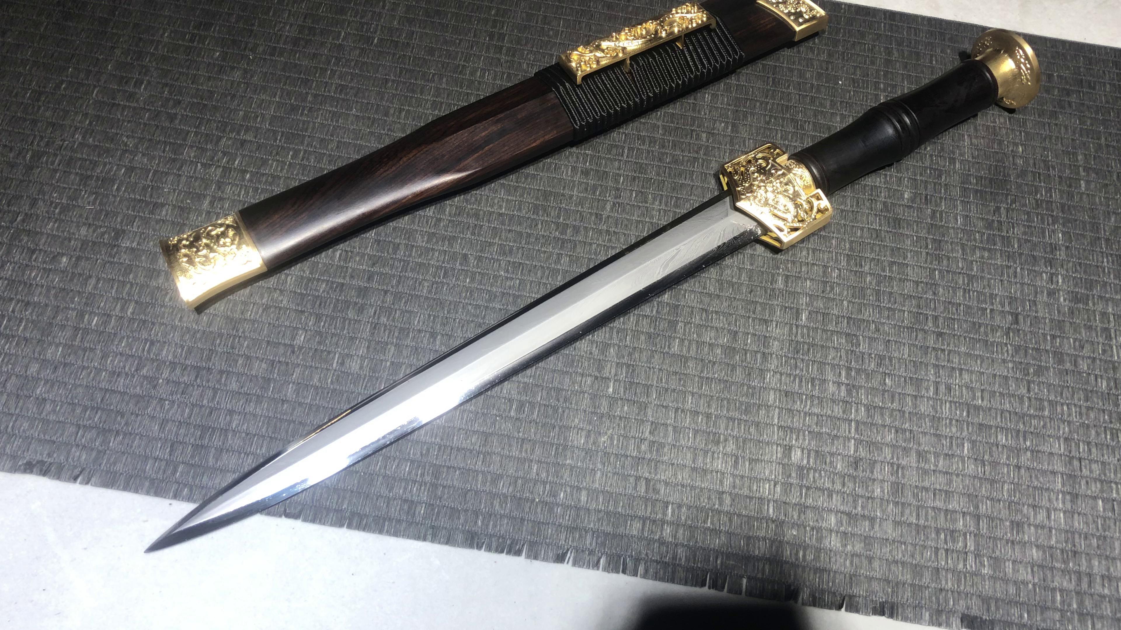 1700 New Handmade Short 12-inch Feather Pattern Small Han Sword-Small Double Dragon Han Sword