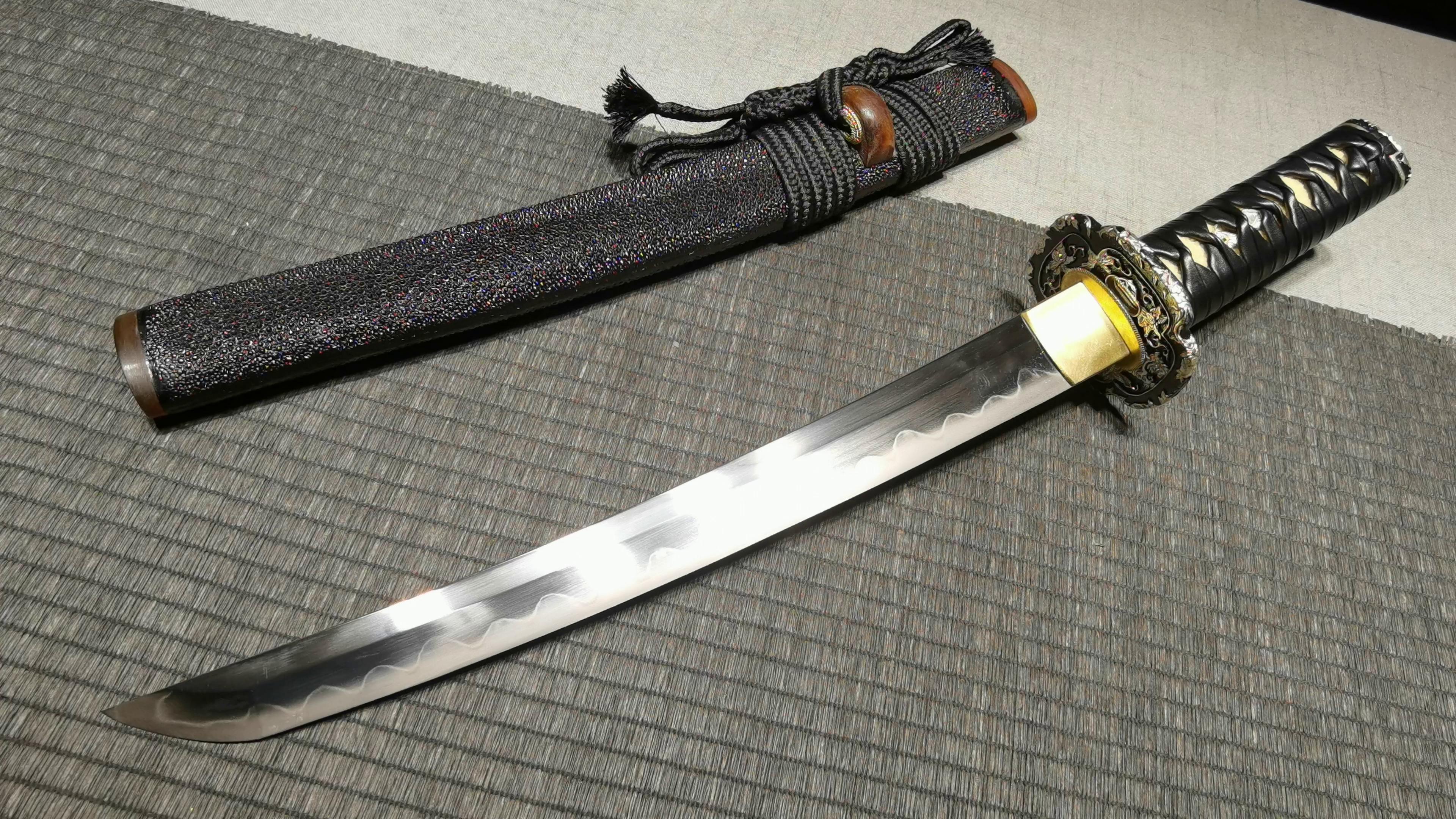 2200 Short 12" New Full Fish Skin Short Knife - Silver Chrysanthemum Short Knife