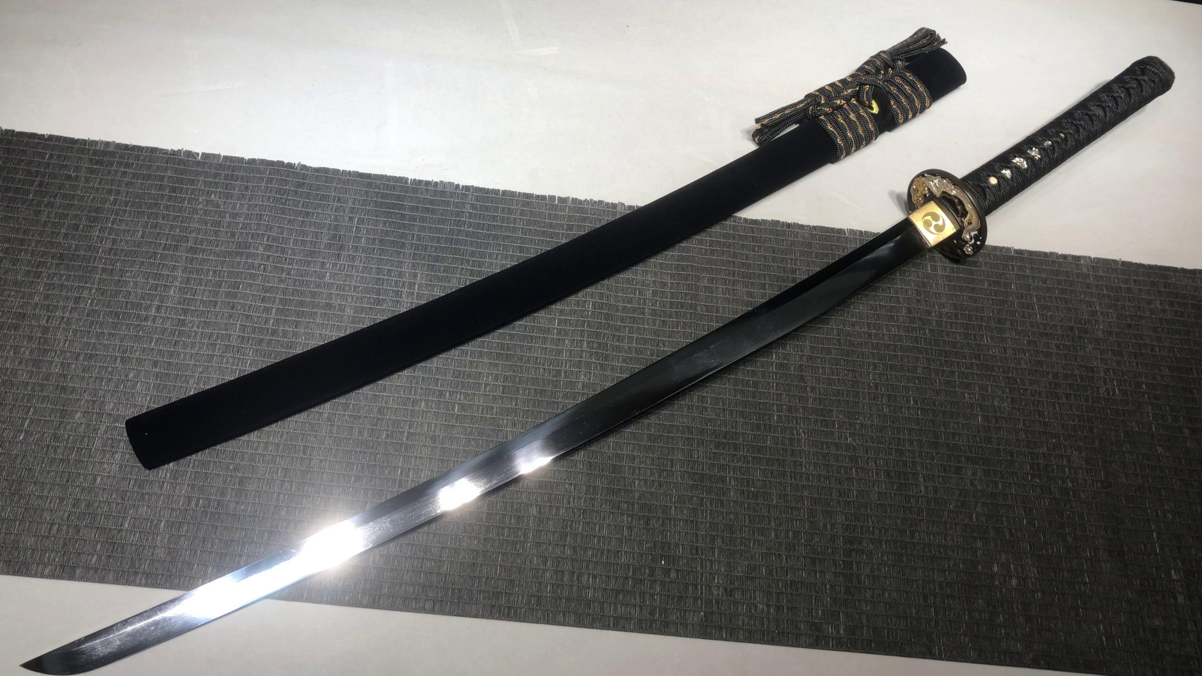 980 New Handmade Long 26-inch 5160 Steel Samurai Sword - Plum Blossom Dragon Fighting Sword