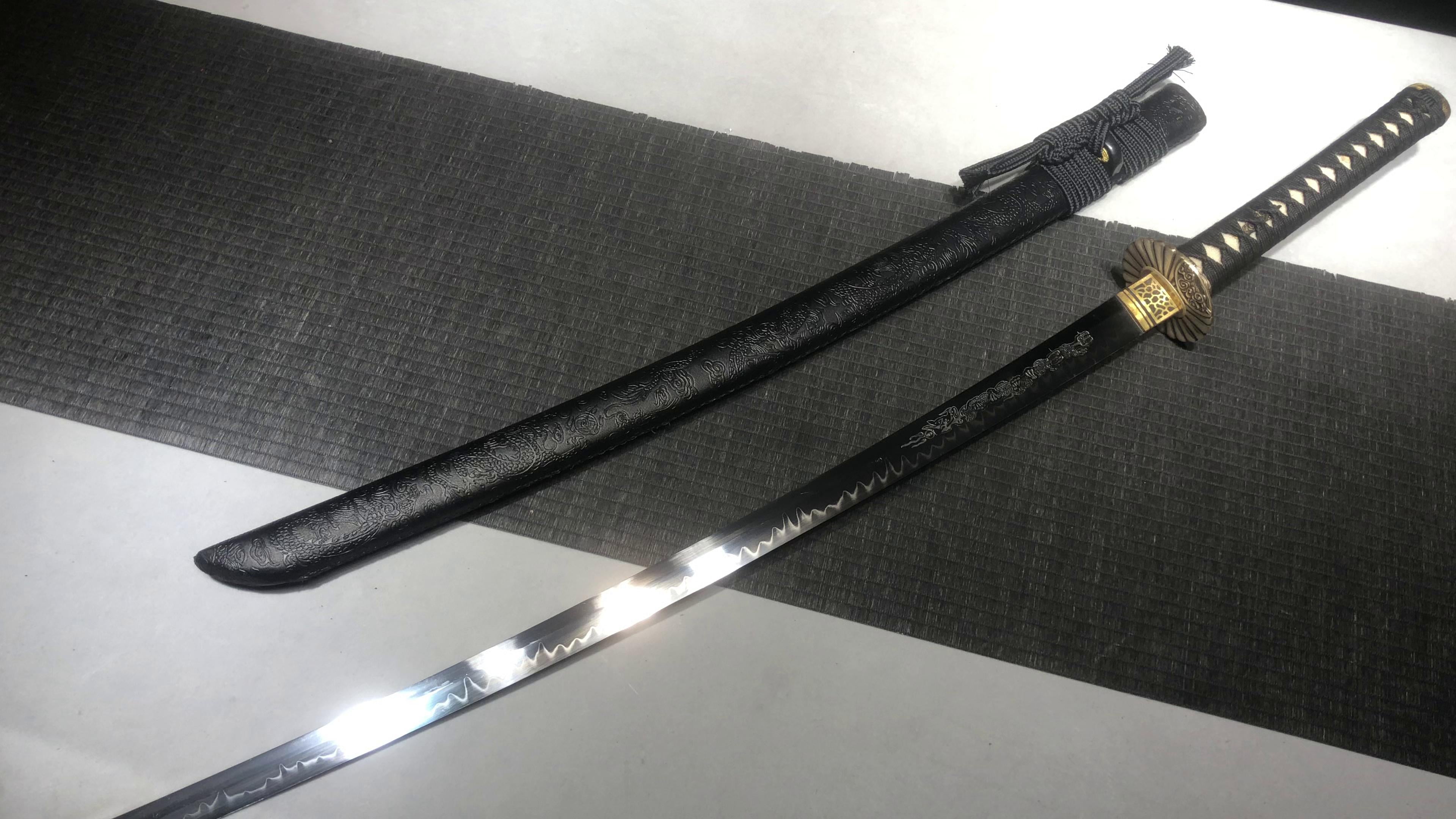 980 New Handmade Long 26-inch T10 Burnt-Edge Carved Sword - Xiangyun