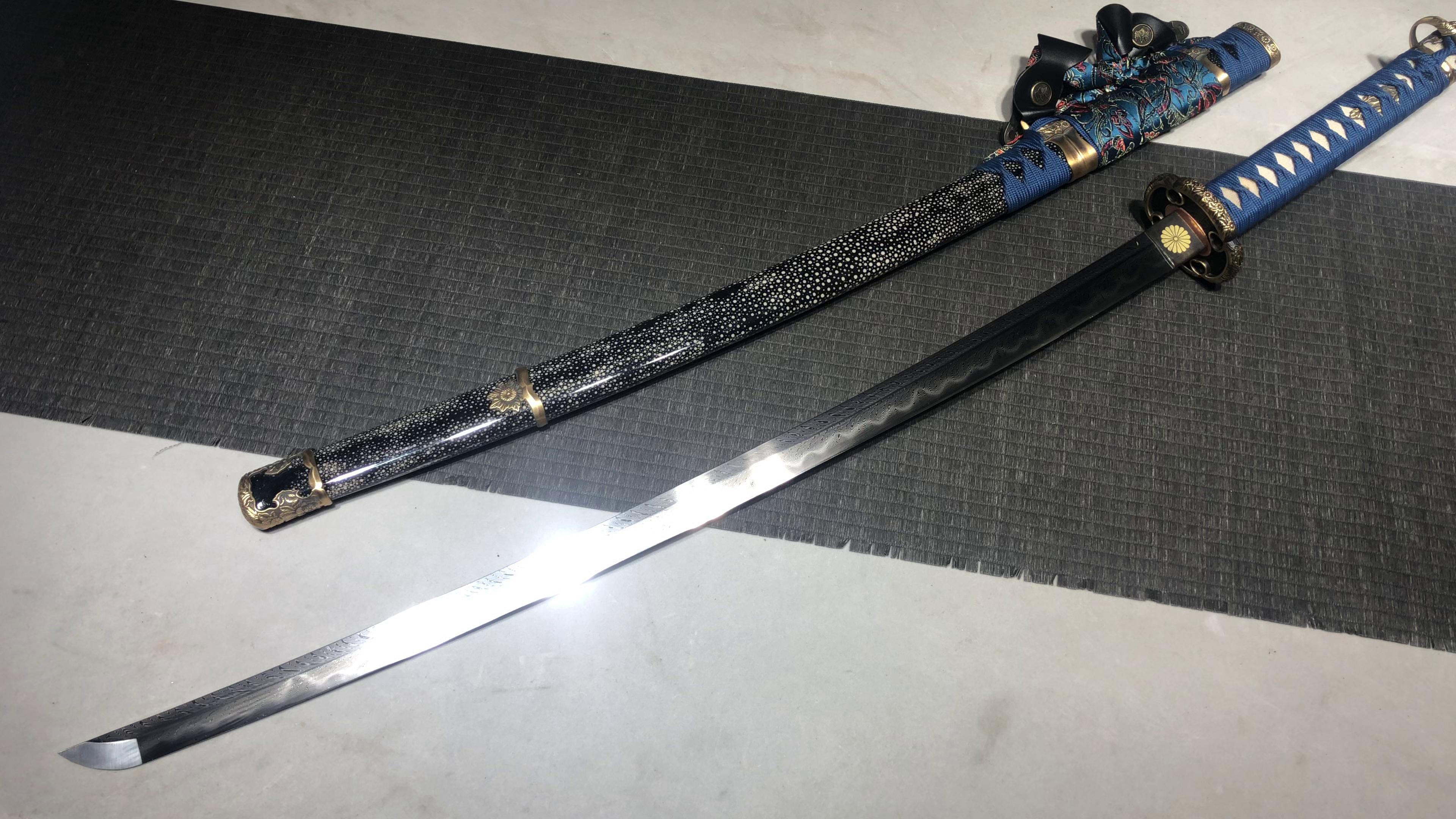 1760 New Handmade Long 26-inch Phoenix Feather Patterned Steel Burnished Blade Taijutsu - Chrysanthemum Patterned Taijutsu