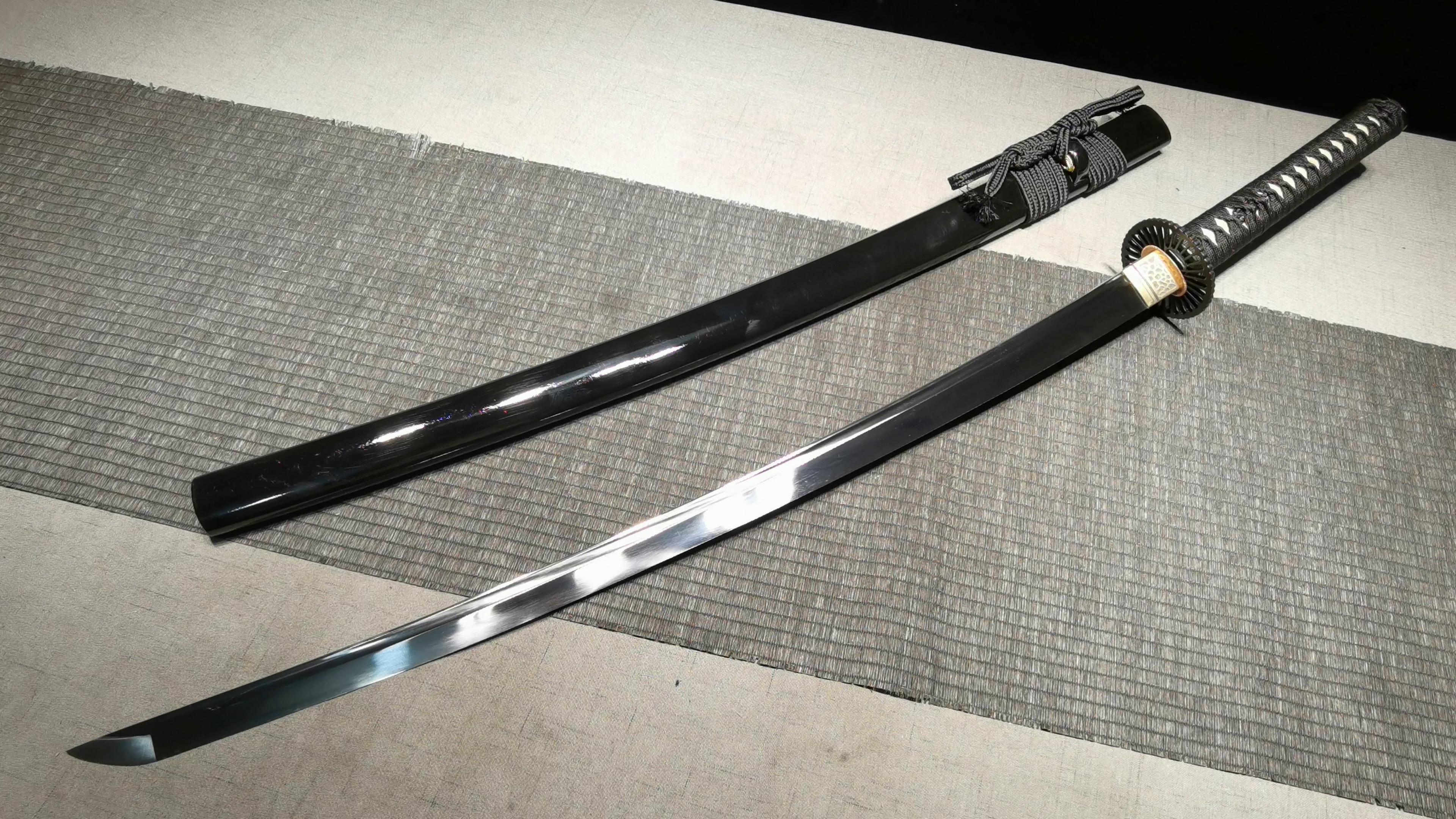 620 Long 26-inch Iron Mounted High Manganese Steel Samurai Sword - Kikuichi Monogatari Sword